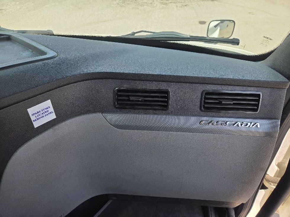 Day Cab Tractor-Heavy Duty Tractors-Freightliner-2020-T12664ST-Jackson-MI-297,674\n\t\tmiles-$ 55,250 - Image 13