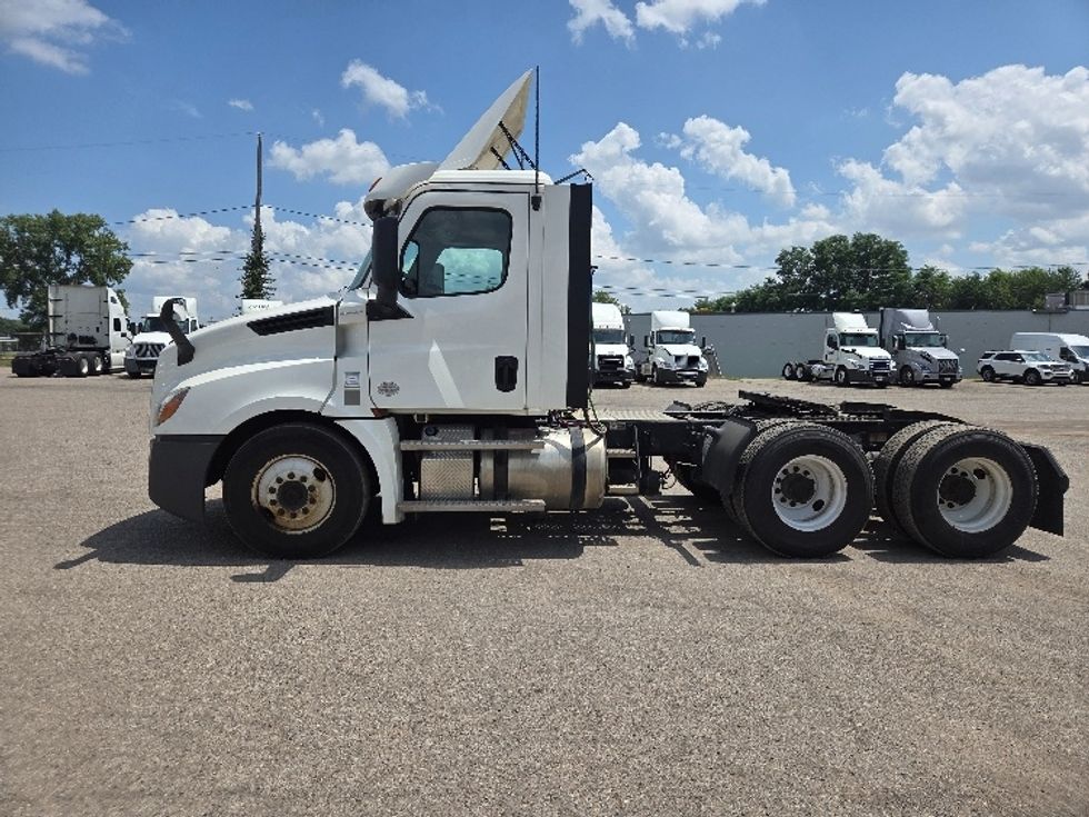 Day Cab Tractor-Heavy Duty Tractors-Freightliner-2020-T12664ST-Jackson-MI-297,674\n\t\tmiles-$ 55,250 - Image 4
