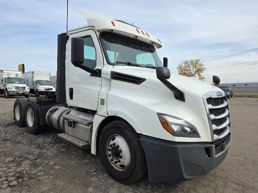 Day Cab Tractor-Heavy Duty Tractors-Freightliner-2020-T12664ST-Jackson-MI-302,571\n\t\tmiles-$ 52,250 - Image 1