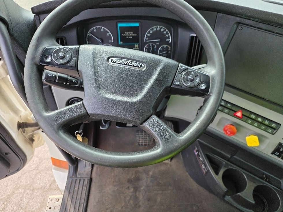 Day Cab Tractor-Heavy Duty Tractors-Freightliner-2020-T12664ST-Jackson-MI-302,571\n\t\tmiles-$ 52,250 - Image 11