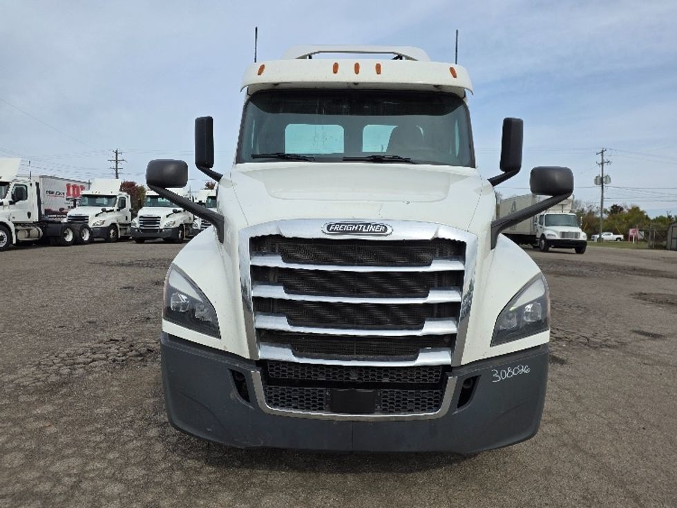 Day Cab Tractor-Heavy Duty Tractors-Freightliner-2020-T12664ST-Jackson-MI-302,571\n\t\tmiles-$ 52,250 - Image 2