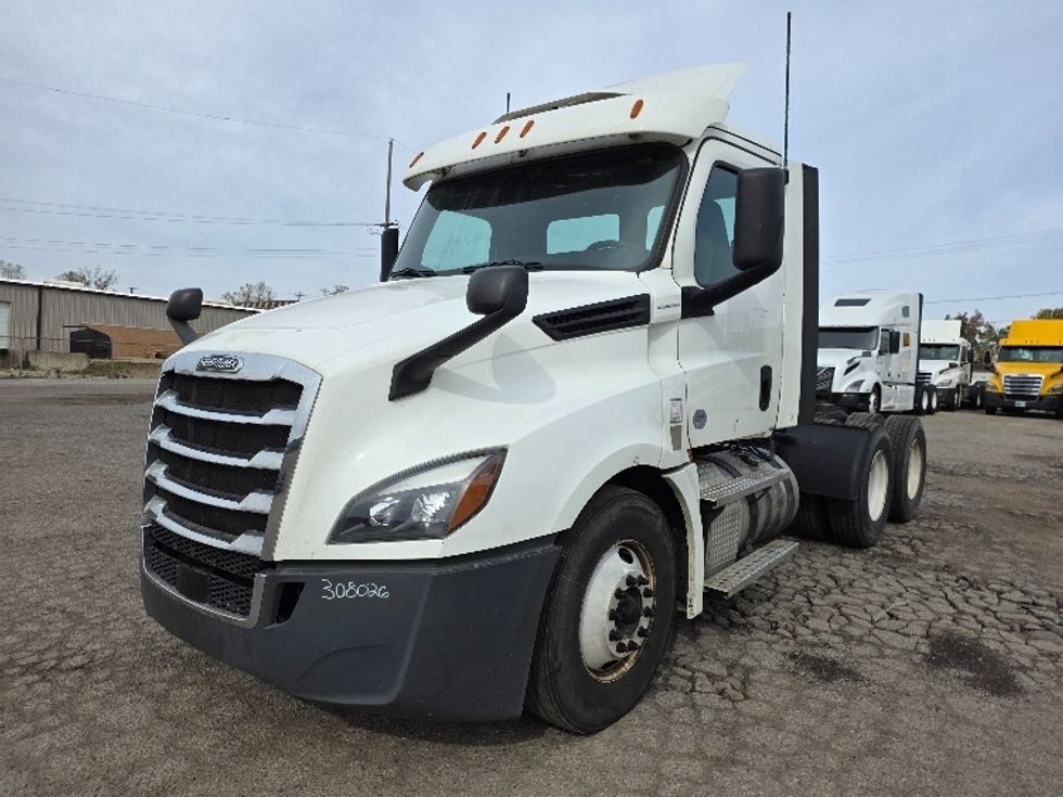 Day Cab Tractor-Heavy Duty Tractors-Freightliner-2020-T12664ST-Jackson-MI-302,571\n\t\tmiles-$ 52,250 - Image 3