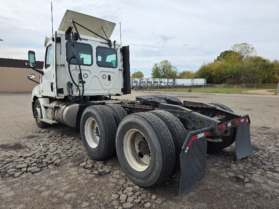 Day Cab Tractor-Heavy Duty Tractors-Freightliner-2020-T12664ST-Jackson-MI-302,571\n\t\tmiles-$ 52,250 - Image 5