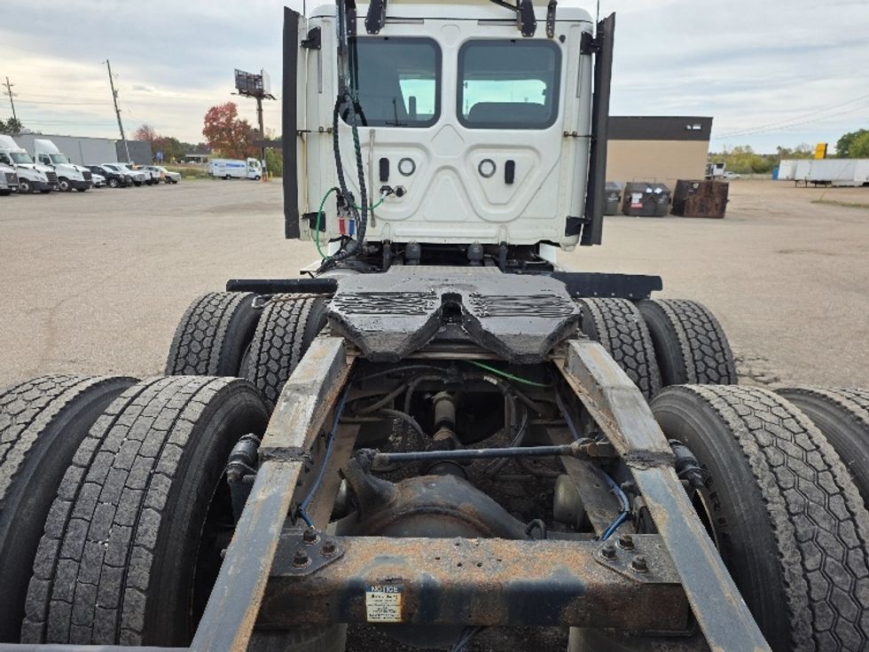 Day Cab Tractor-Heavy Duty Tractors-Freightliner-2020-T12664ST-Jackson-MI-302,571\n\t\tmiles-$ 52,250 - Image 6
