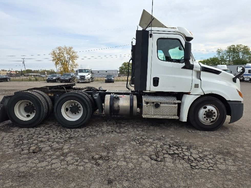 Day Cab Tractor-Heavy Duty Tractors-Freightliner-2020-T12664ST-Jackson-MI-302,571\n\t\tmiles-$ 52,250 - Image 8