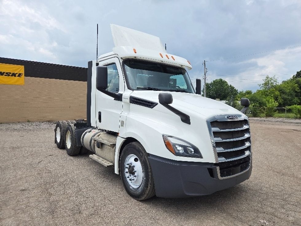 Day Cab Tractor-Heavy Duty Tractors-Freightliner-2020-T12664ST-Jackson-MI-302,836\n\t\tmiles-$ 55,000 - Image 1