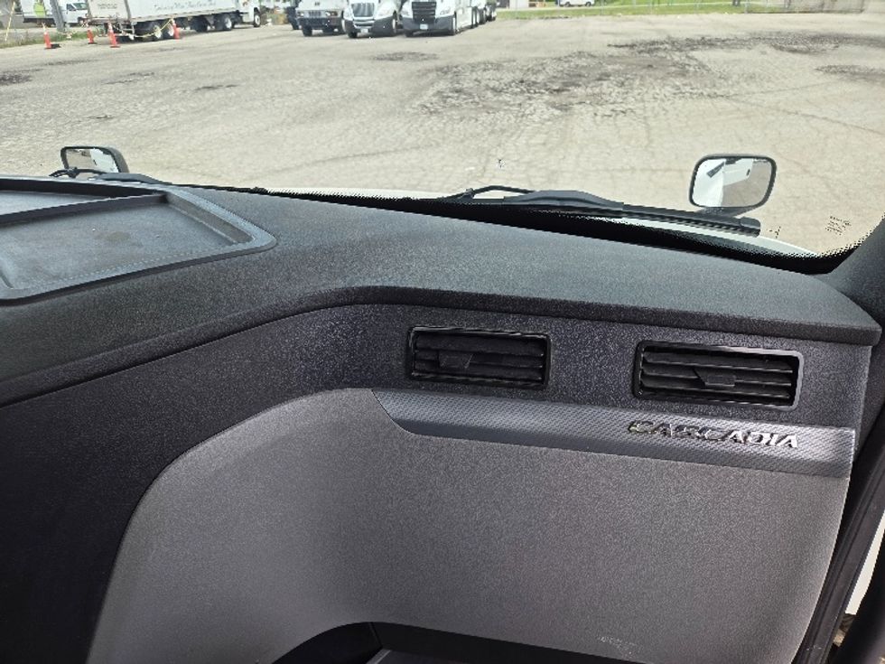 Day Cab Tractor-Heavy Duty Tractors-Freightliner-2020-T12664ST-Jackson-MI-302,836\n\t\tmiles-$ 55,000 - Image 13