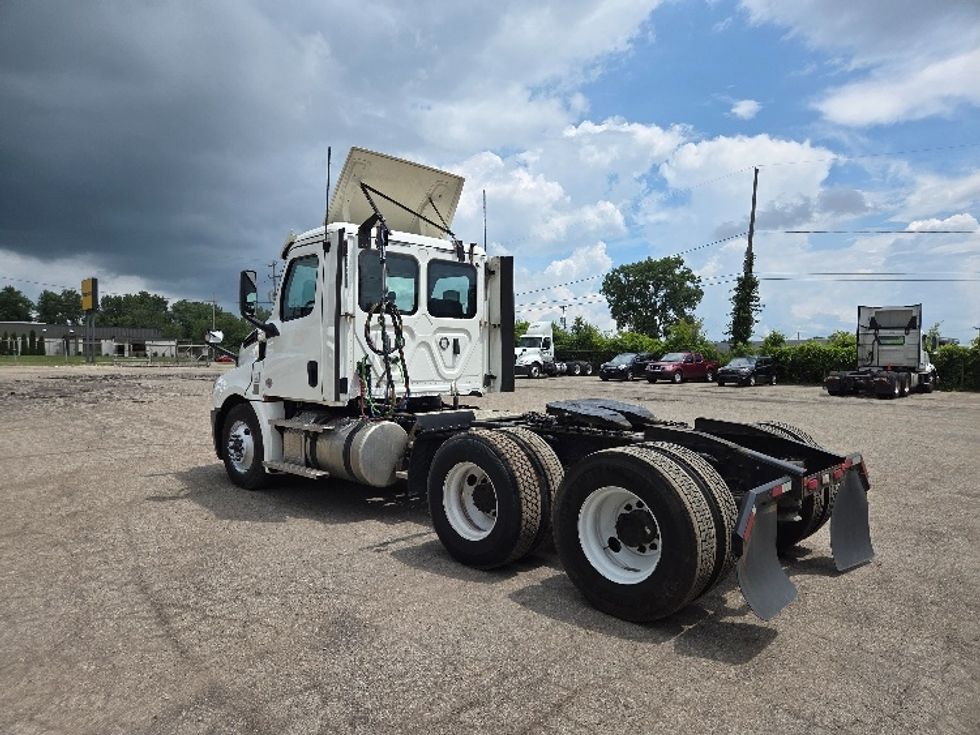 Day Cab Tractor-Heavy Duty Tractors-Freightliner-2020-T12664ST-Jackson-MI-302,836\n\t\tmiles-$ 55,000 - Image 5