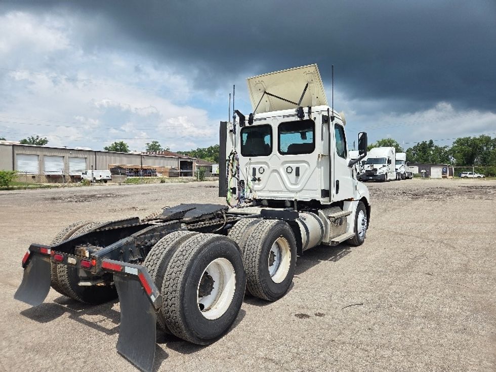 Day Cab Tractor-Heavy Duty Tractors-Freightliner-2020-T12664ST-Jackson-MI-302,836\n\t\tmiles-$ 55,000 - Image 7
