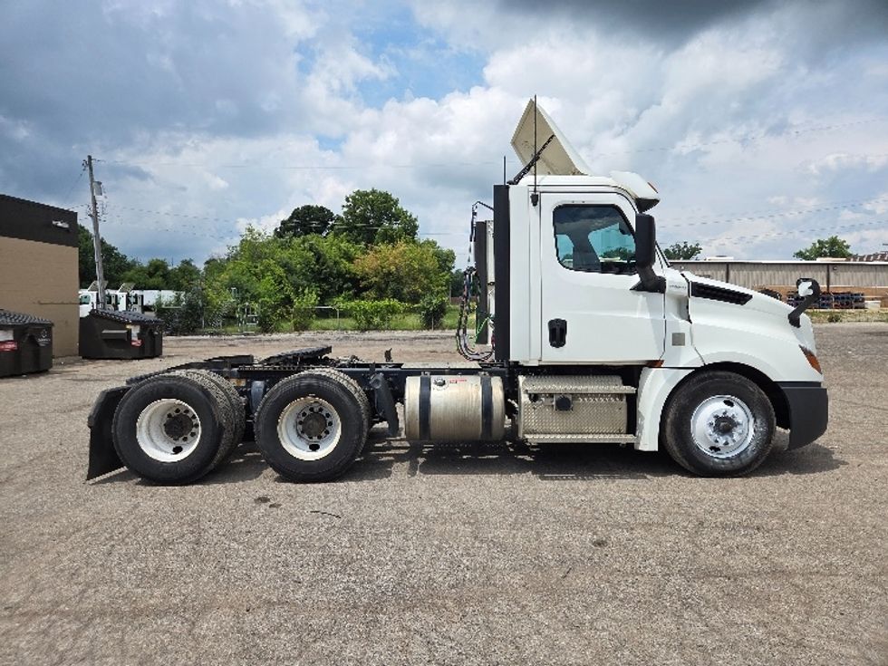 Day Cab Tractor-Heavy Duty Tractors-Freightliner-2020-T12664ST-Jackson-MI-302,836\n\t\tmiles-$ 55,000 - Image 8