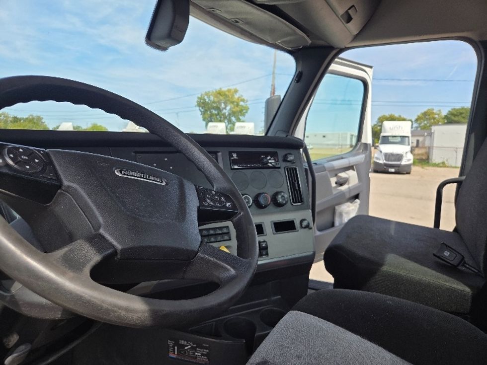 Day Cab Tractor-Heavy Duty Tractors-Freightliner-2020-T12664ST-Jackson-MI-315,820\n\t\tmiles-$ 54,500 - Image 10