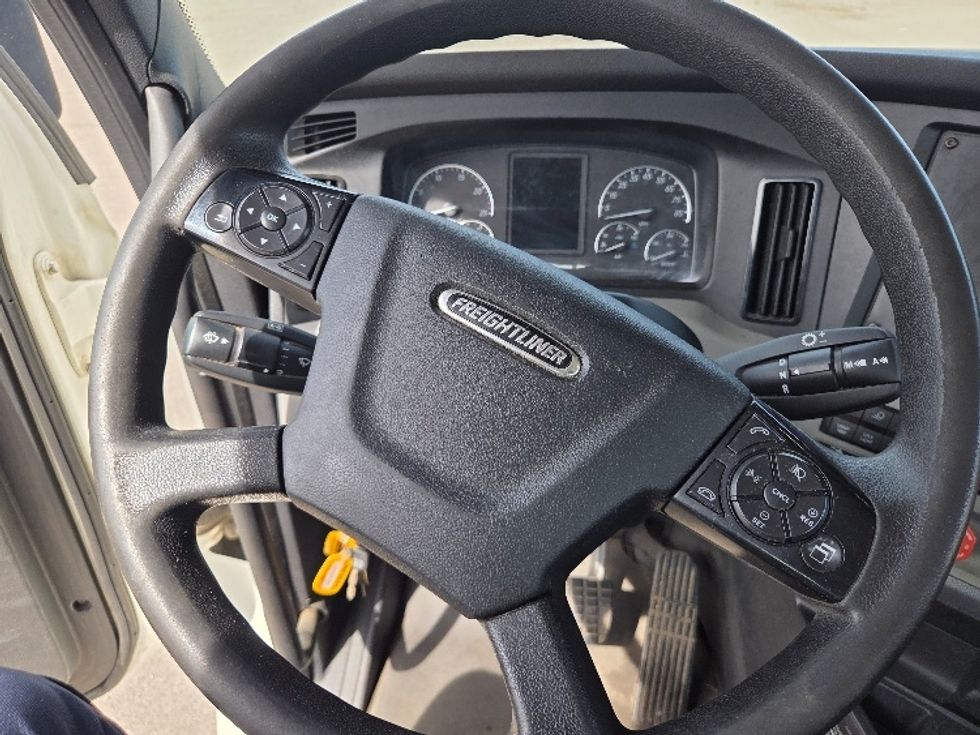 Day Cab Tractor-Heavy Duty Tractors-Freightliner-2020-T12664ST-Jackson-MI-315,820\n\t\tmiles-$ 54,500 - Image 11