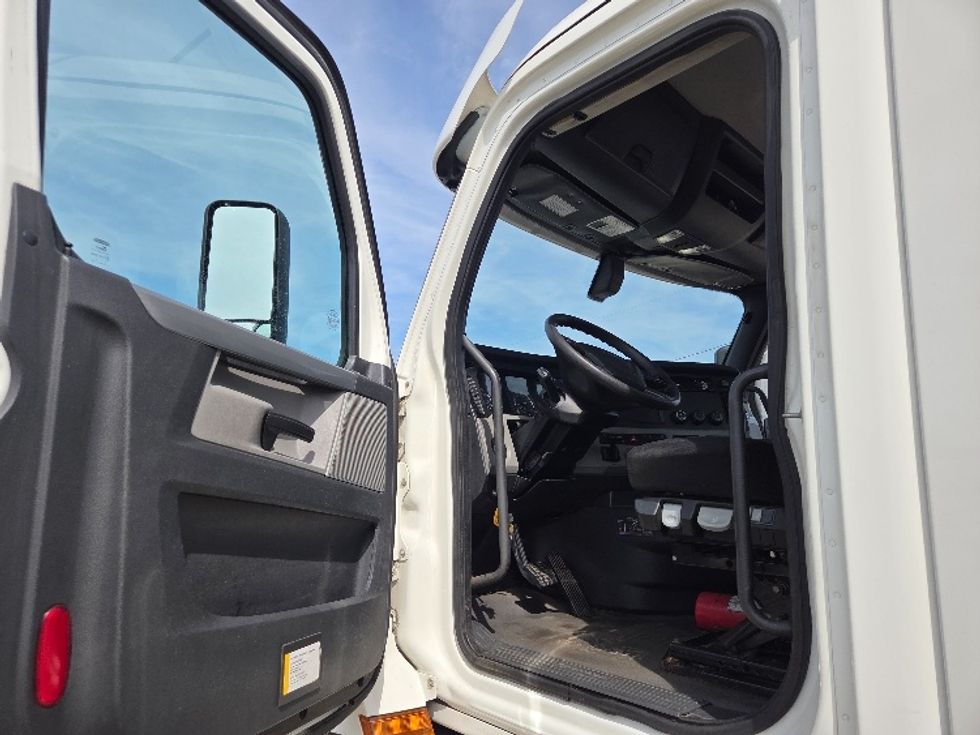 Day Cab Tractor-Heavy Duty Tractors-Freightliner-2020-T12664ST-Jackson-MI-315,820\n\t\tmiles-$ 54,500 - Image 9