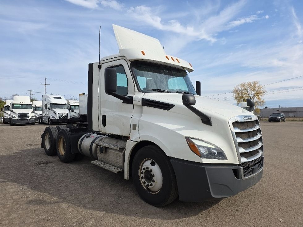 Day Cab Tractor-Heavy Duty Tractors-Freightliner-2020-T12664ST-Jackson-MI-324,038\n\t\tmiles-$ 51,250 - Image 1