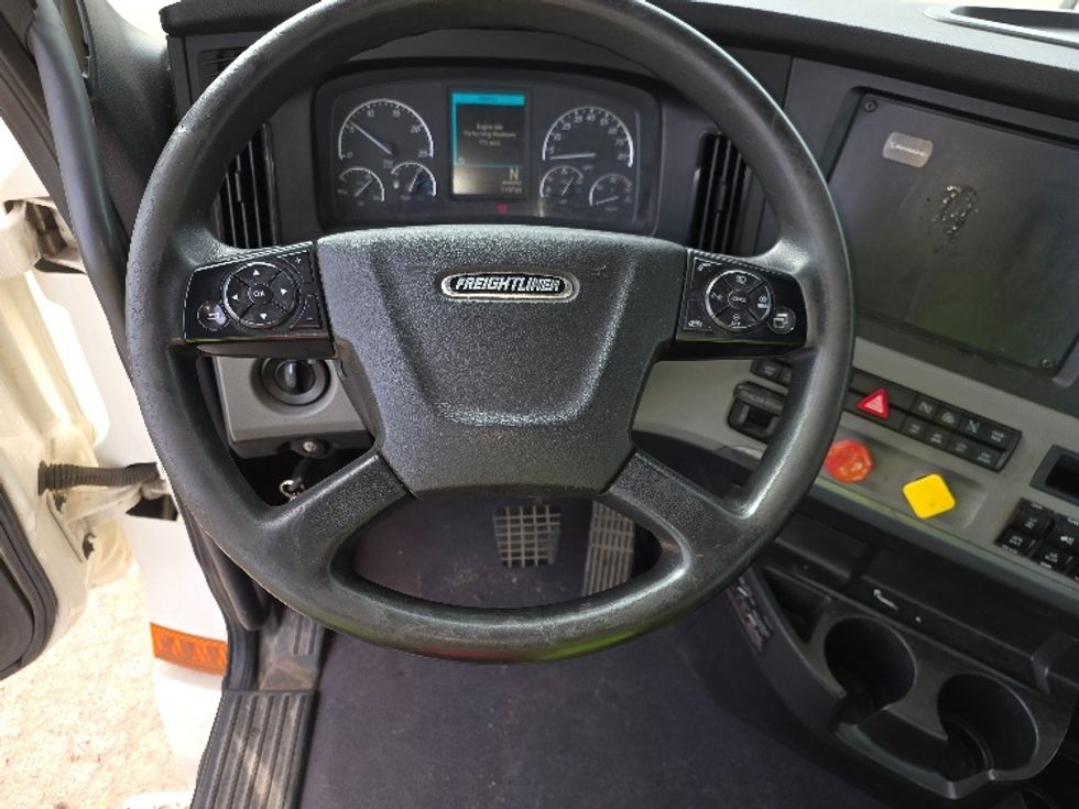 Day Cab Tractor-Heavy Duty Tractors-Freightliner-2020-T12664ST-Jackson-MI-324,038\n\t\tmiles-$ 51,250 - Image 11