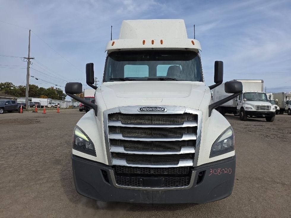 Day Cab Tractor-Heavy Duty Tractors-Freightliner-2020-T12664ST-Jackson-MI-324,038\n\t\tmiles-$ 51,250 - Image 2