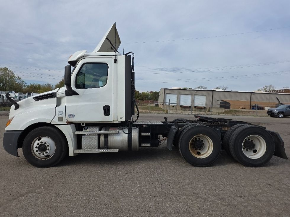 Day Cab Tractor-Heavy Duty Tractors-Freightliner-2020-T12664ST-Jackson-MI-324,038\n\t\tmiles-$ 51,250 - Image 4