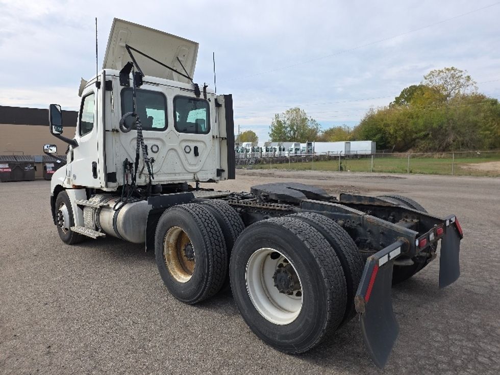 Day Cab Tractor-Heavy Duty Tractors-Freightliner-2020-T12664ST-Jackson-MI-324,038\n\t\tmiles-$ 51,250 - Image 5