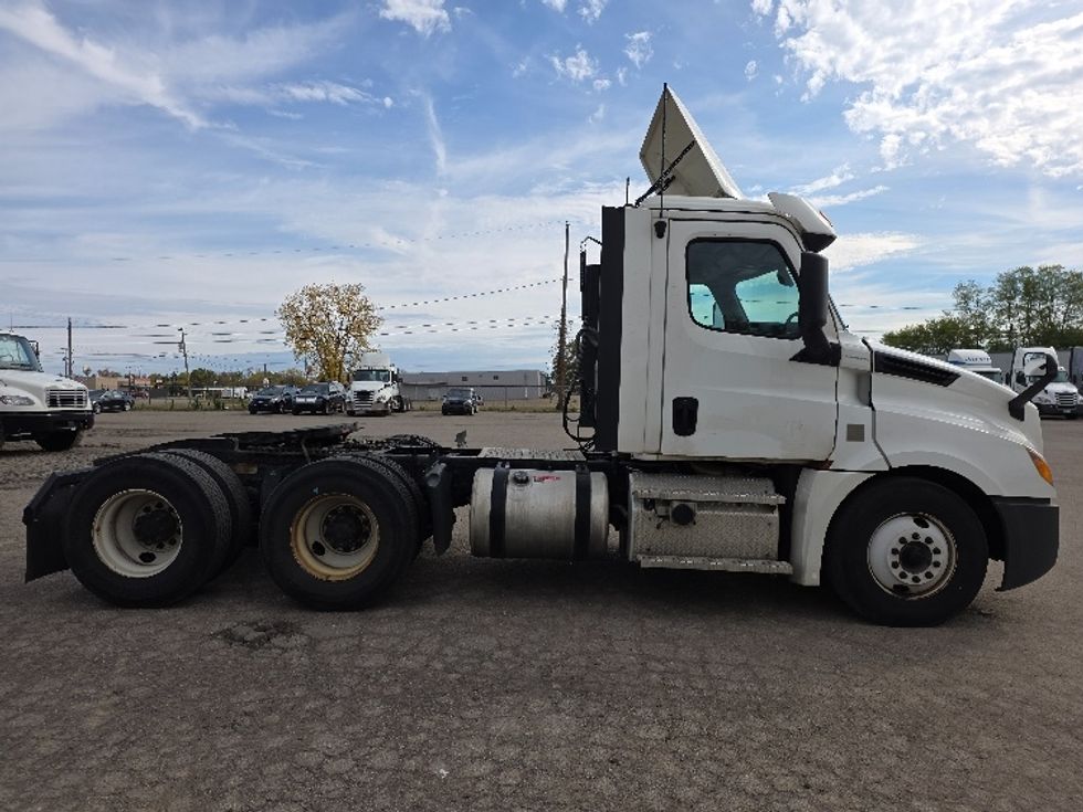 Day Cab Tractor-Heavy Duty Tractors-Freightliner-2020-T12664ST-Jackson-MI-324,038\n\t\tmiles-$ 51,250 - Image 8