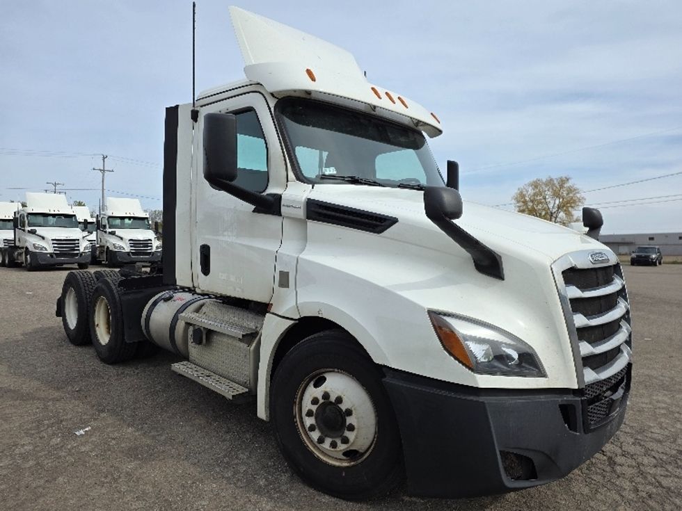 Day Cab Tractor-Heavy Duty Tractors-Freightliner-2020-T12664ST-Jackson-MI-334,030\n\t\tmiles-$ 50,750 - Image 1