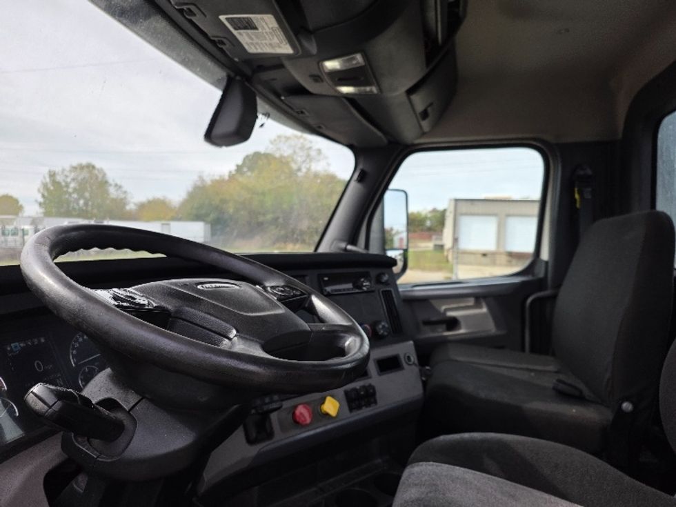 Day Cab Tractor-Heavy Duty Tractors-Freightliner-2020-T12664ST-Jackson-MI-334,030\n\t\tmiles-$ 50,750 - Image 10