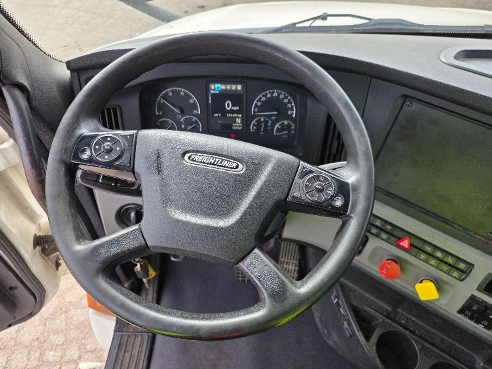 Day Cab Tractor-Heavy Duty Tractors-Freightliner-2020-T12664ST-Jackson-MI-334,030\n\t\tmiles-$ 50,750 - Image 11