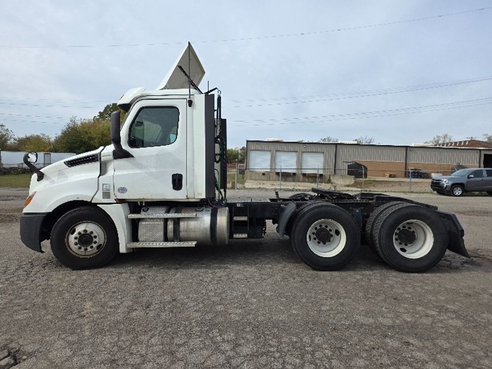 Day Cab Tractor-Heavy Duty Tractors-Freightliner-2020-T12664ST-Jackson-MI-334,030\n\t\tmiles-$ 50,750 - Image 4