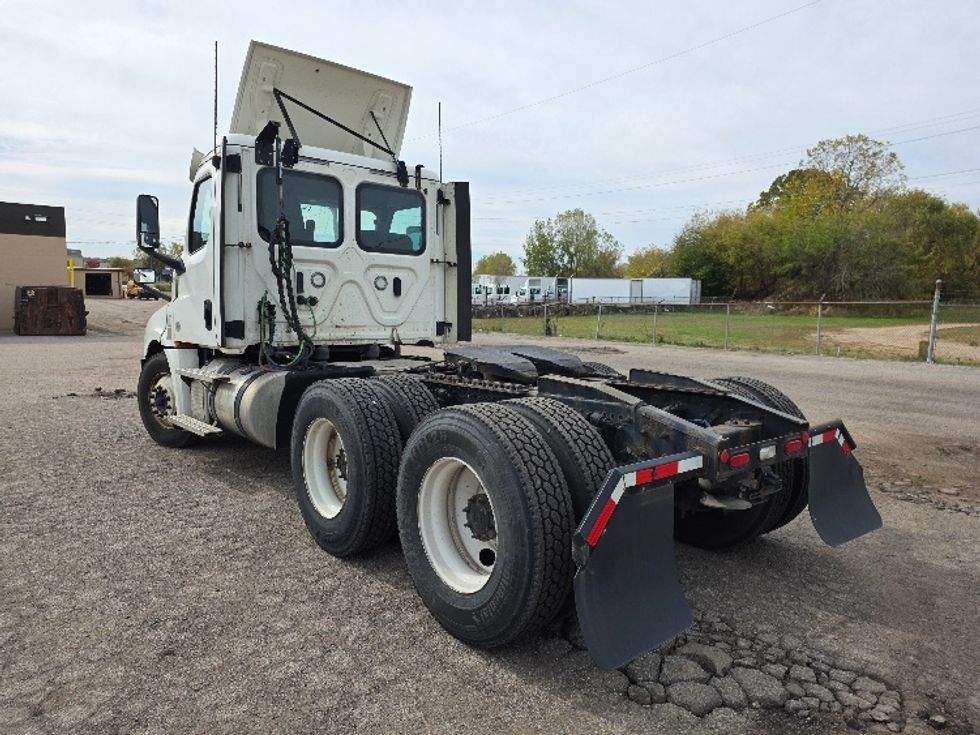 Day Cab Tractor-Heavy Duty Tractors-Freightliner-2020-T12664ST-Jackson-MI-334,030\n\t\tmiles-$ 50,750 - Image 5