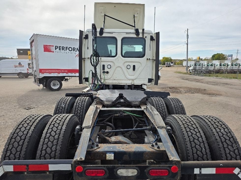 Day Cab Tractor-Heavy Duty Tractors-Freightliner-2020-T12664ST-Jackson-MI-334,030\n\t\tmiles-$ 50,750 - Image 6