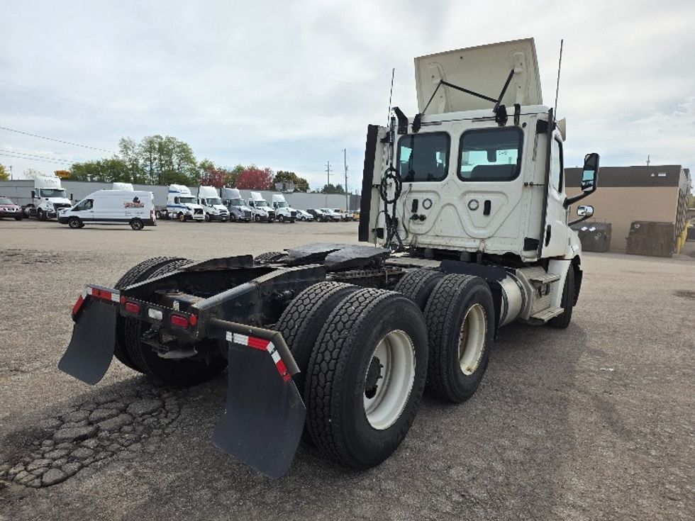 Day Cab Tractor-Heavy Duty Tractors-Freightliner-2020-T12664ST-Jackson-MI-334,030\n\t\tmiles-$ 50,750 - Image 7