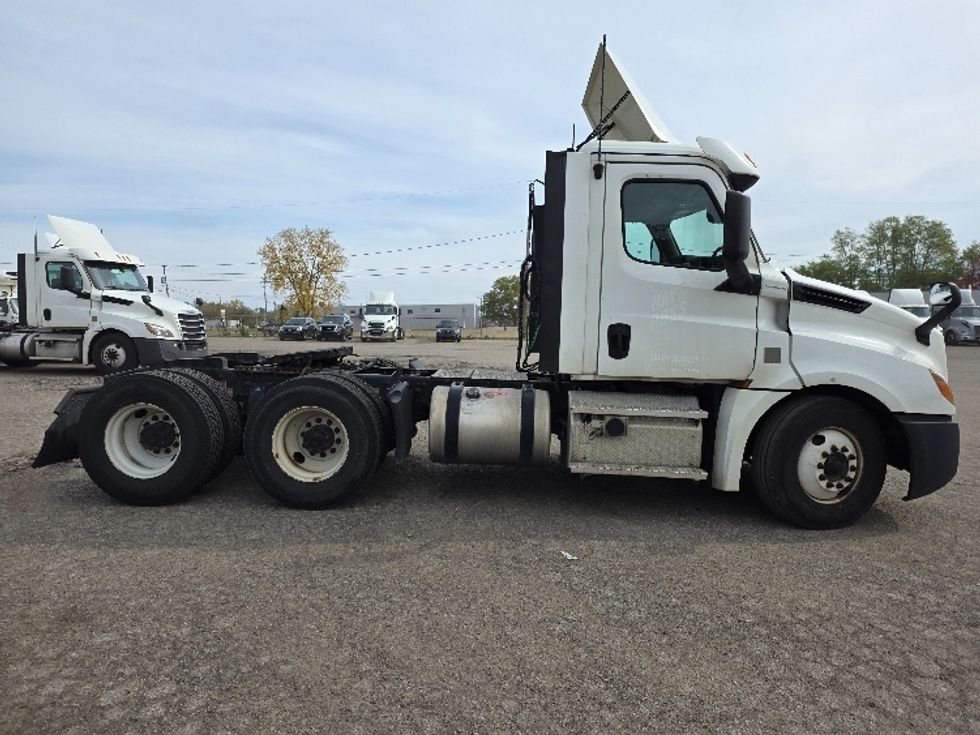 Day Cab Tractor-Heavy Duty Tractors-Freightliner-2020-T12664ST-Jackson-MI-334,030\n\t\tmiles-$ 50,750 - Image 8