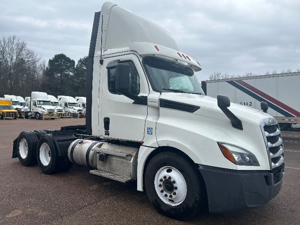 Day Cab Tractor-Heavy Duty Tractors-Freightliner-2020-T12664ST-Jackson-MS-326,012\n\t\tmiles-$ 54,500 - Image 1