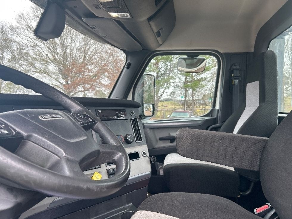 Day Cab Tractor-Heavy Duty Tractors-Freightliner-2020-T12664ST-Jackson-MS-326,012\n\t\tmiles-$ 54,500 - Image 10