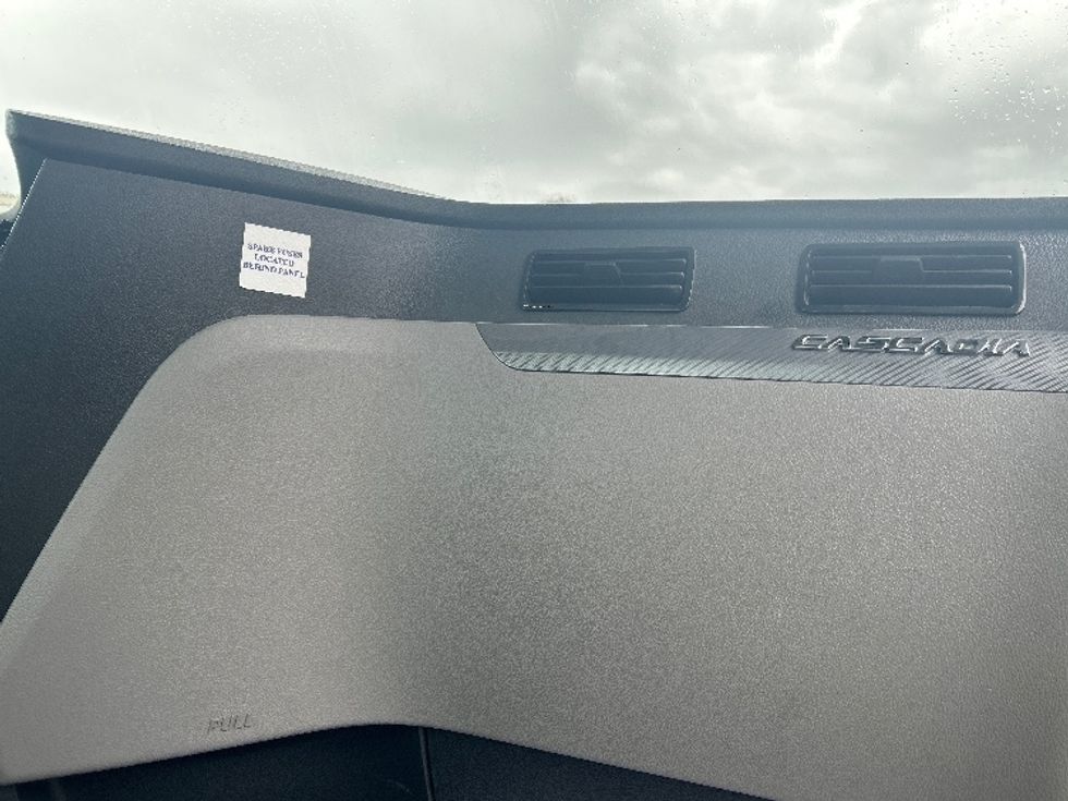 Day Cab Tractor-Heavy Duty Tractors-Freightliner-2020-T12664ST-Jackson-MS-326,012\n\t\tmiles-$ 54,500 - Image 13