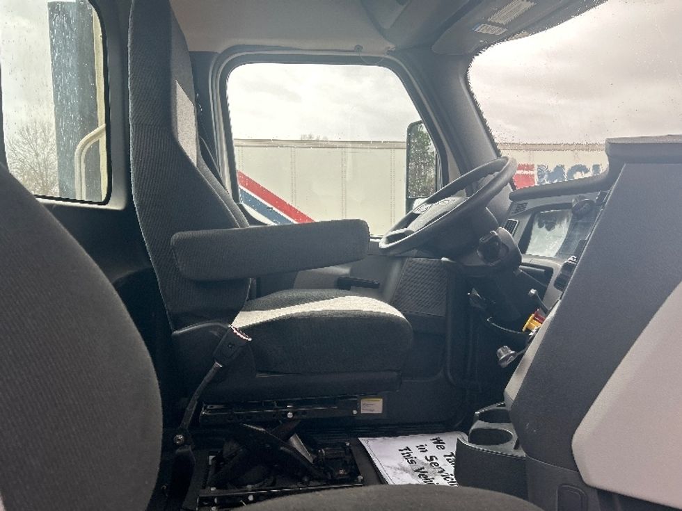 Day Cab Tractor-Heavy Duty Tractors-Freightliner-2020-T12664ST-Jackson-MS-326,012\n\t\tmiles-$ 54,500 - Image 14