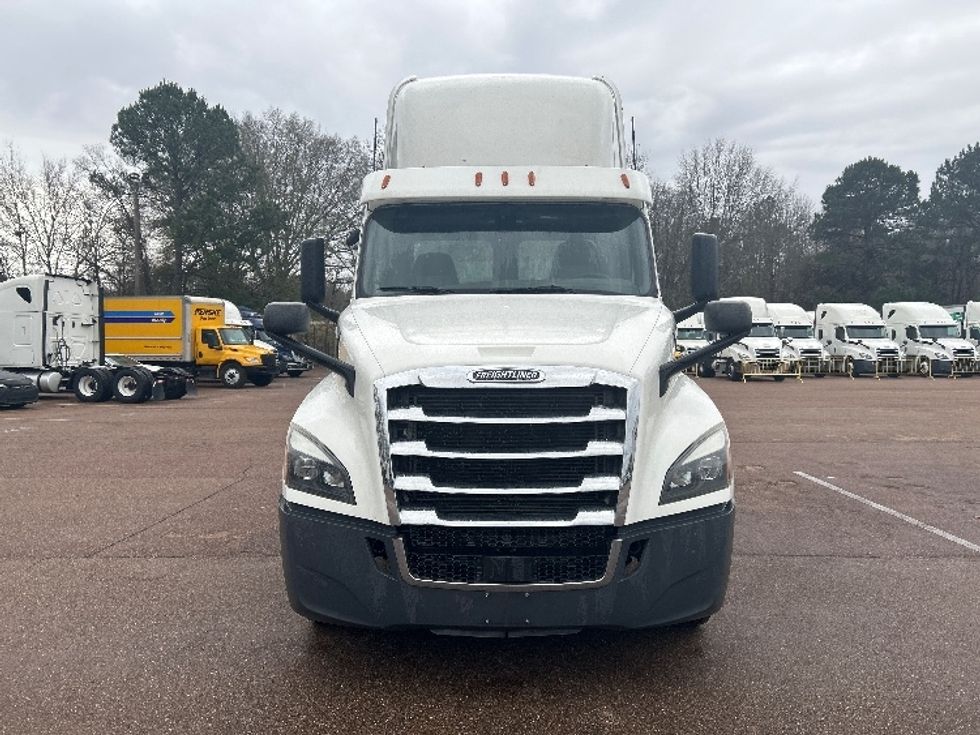 Day Cab Tractor-Heavy Duty Tractors-Freightliner-2020-T12664ST-Jackson-MS-326,012\n\t\tmiles-$ 54,500 - Image 2