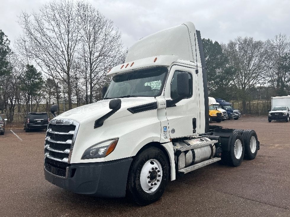Day Cab Tractor-Heavy Duty Tractors-Freightliner-2020-T12664ST-Jackson-MS-326,012\n\t\tmiles-$ 54,500 - Image 3