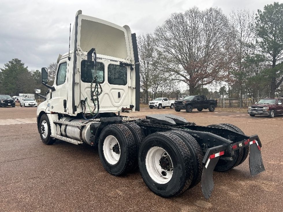 Day Cab Tractor-Heavy Duty Tractors-Freightliner-2020-T12664ST-Jackson-MS-326,012\n\t\tmiles-$ 54,500 - Image 5