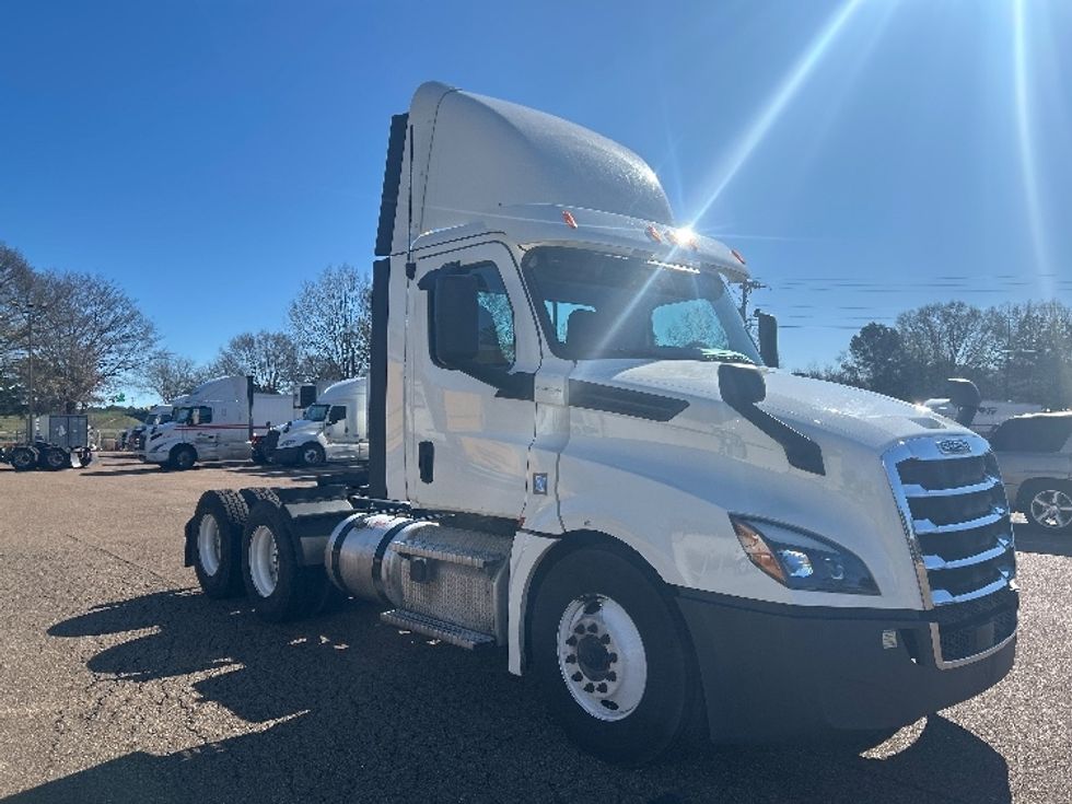 Day Cab Tractor-Heavy Duty Tractors-Freightliner-2020-T12664ST-Jackson-MS-372,911\n\t\tmiles-$ 53,000 - Image 1