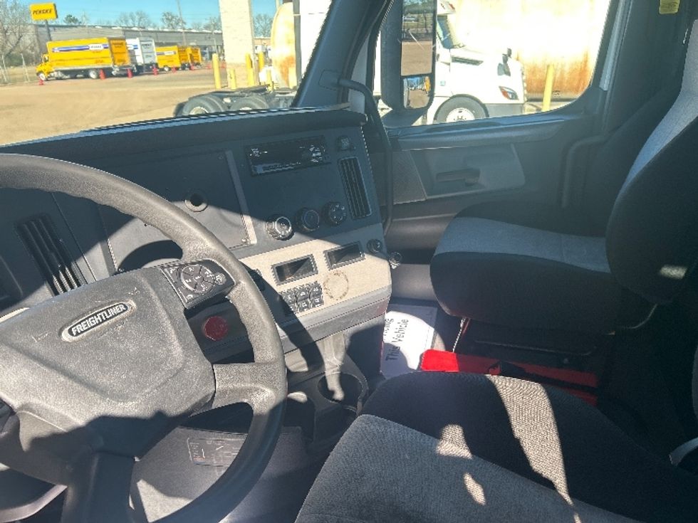 Day Cab Tractor-Heavy Duty Tractors-Freightliner-2020-T12664ST-Jackson-MS-372,911\n\t\tmiles-$ 53,000 - Image 10
