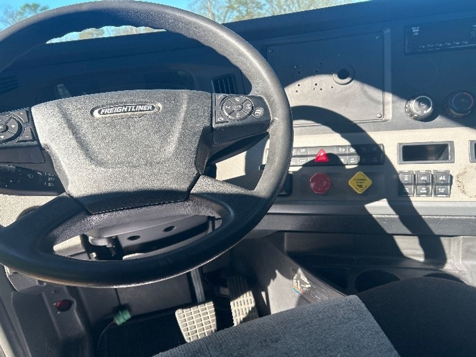 Day Cab Tractor-Heavy Duty Tractors-Freightliner-2020-T12664ST-Jackson-MS-372,911\n\t\tmiles-$ 53,000 - Image 11