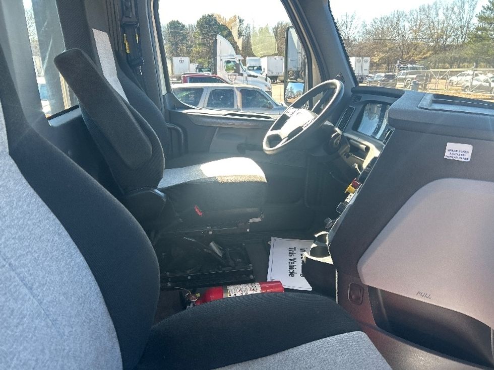 Day Cab Tractor-Heavy Duty Tractors-Freightliner-2020-T12664ST-Jackson-MS-372,911\n\t\tmiles-$ 53,000 - Image 14