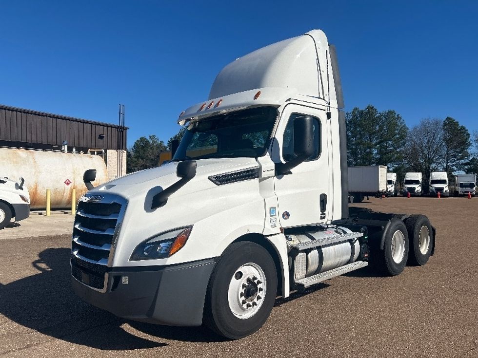 Day Cab Tractor-Heavy Duty Tractors-Freightliner-2020-T12664ST-Jackson-MS-372,911\n\t\tmiles-$ 53,000 - Image 3