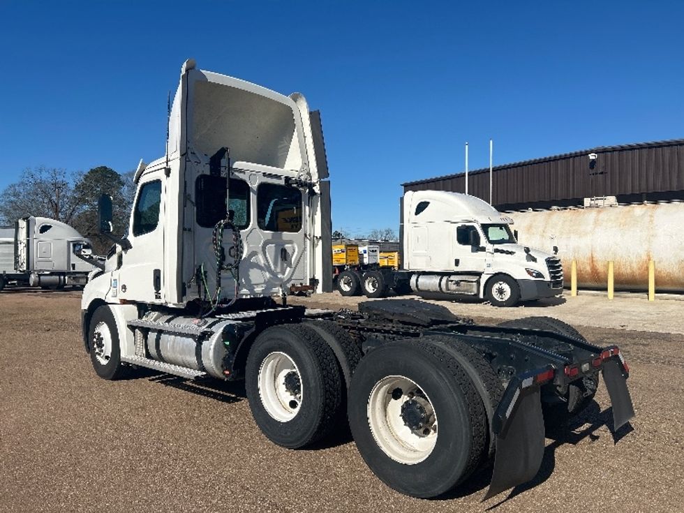 Day Cab Tractor-Heavy Duty Tractors-Freightliner-2020-T12664ST-Jackson-MS-372,911\n\t\tmiles-$ 53,000 - Image 5