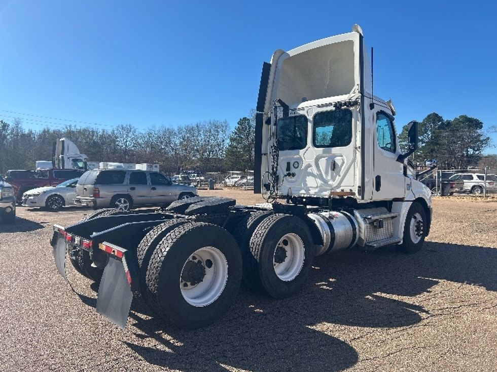 Day Cab Tractor-Heavy Duty Tractors-Freightliner-2020-T12664ST-Jackson-MS-372,911\n\t\tmiles-$ 53,000 - Image 7
