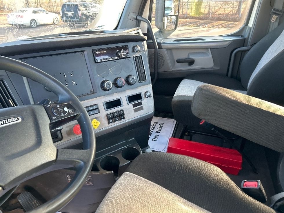 Day Cab Tractor-Heavy Duty Tractors-Freightliner-2020-T12664ST-Jackson-MS-378,822\n\t\tmiles-$ 51,500 - Image 10