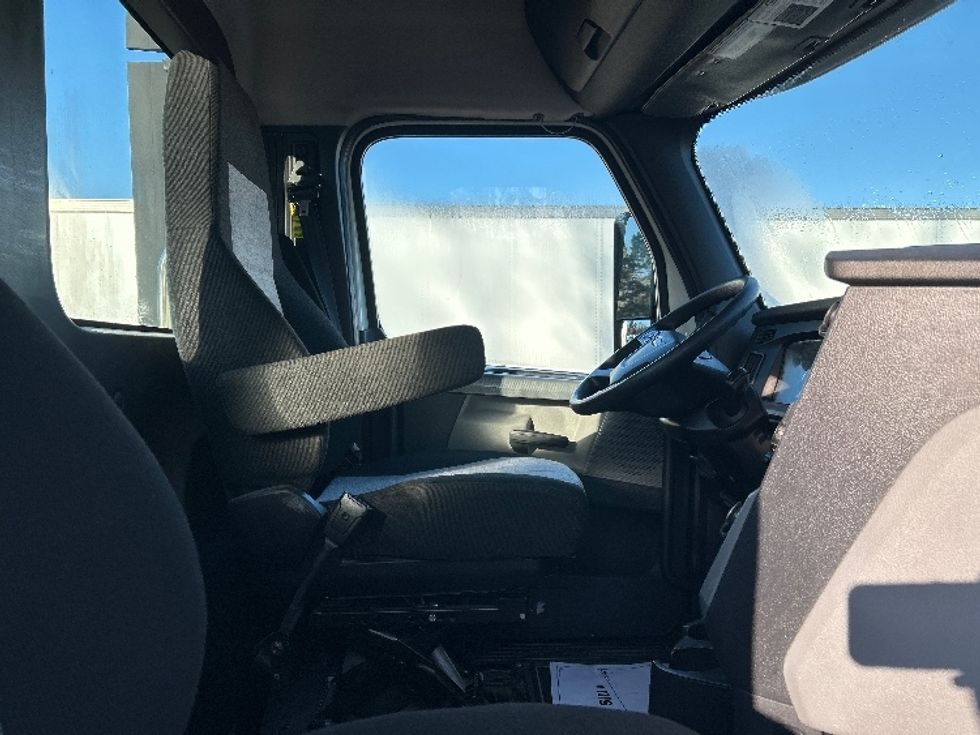 Day Cab Tractor-Heavy Duty Tractors-Freightliner-2020-T12664ST-Jackson-MS-378,822\n\t\tmiles-$ 51,500 - Image 14