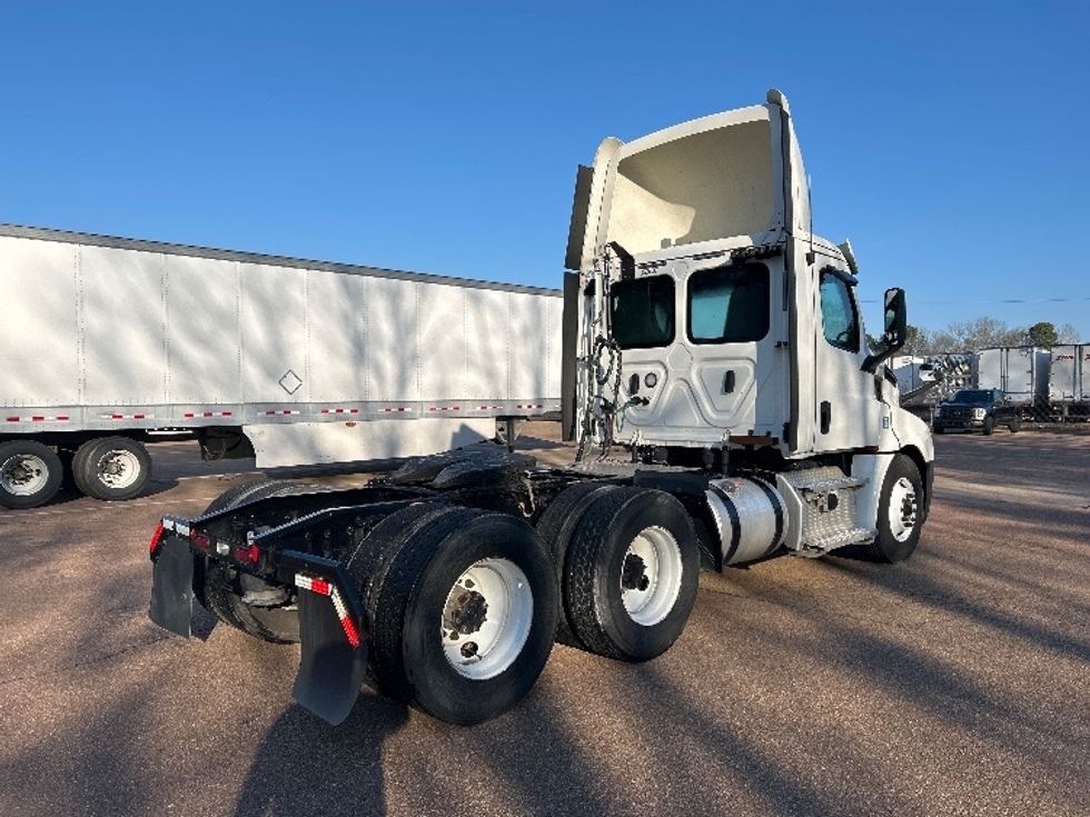 Day Cab Tractor-Heavy Duty Tractors-Freightliner-2020-T12664ST-Jackson-MS-378,822\n\t\tmiles-$ 51,500 - Image 7