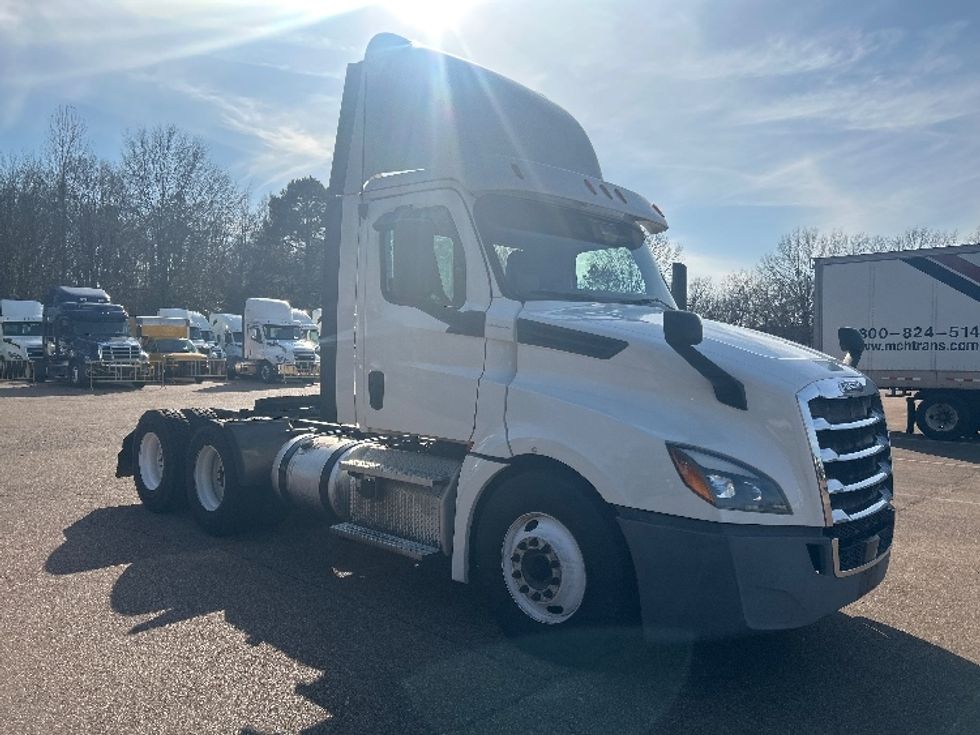 Day Cab Tractor-Heavy Duty Tractors-Freightliner-2020-T12664ST-Jackson-MS-415,040\n\t\tmiles-$ 50,500 - Image 1