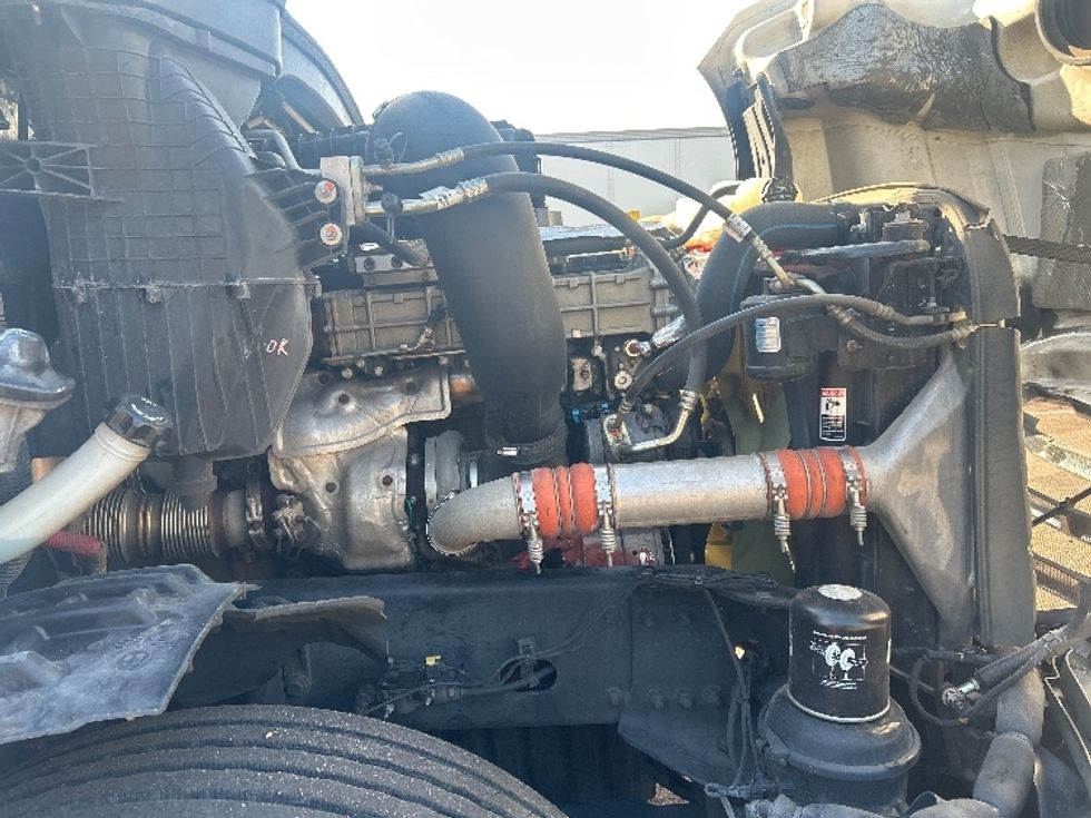 Day Cab Tractor-Heavy Duty Tractors-Freightliner-2020-T12664ST-Jackson-MS-415,040\n\t\tmiles-$ 50,500 - Image 15